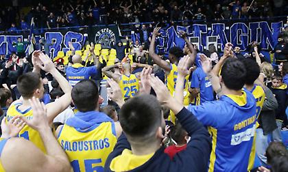 Οι πανηγυρισμοί στο κλειστό του Περιστερίου για την πρόκριση! (video)