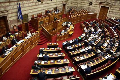 LIVE: Η ψήφιση της τροπολογίας για αλλαγή της ποινής του υποβιβασμού στη Βουλή