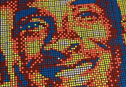 Φοβερό: Έφτιαξαν πορτραίτο Κόμπι με κύβους του Ρούμπικ (video)