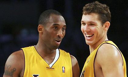 Δημοσιογράφος σε Ουόλτον: «Πώς ήταν όταν εσύ κι ο Κόμπι βάλατε 81 πόντους;» (videos)