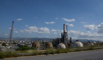 Κόρινθος: Διασωληνωμένοι 4 εργαζόμενοι που τραυματίστηκαν από πυρκαγιά στα διυλιστήρια