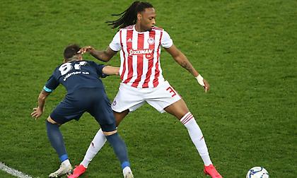 Μήπως χρειάζεται λίγο πάγκος ή εξέδρα (και) για τον Σεμέδο;