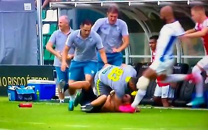 Απίστευτο ξύλο στη Βραζιλία, παίκτης κλώτσησε οπαδό στο κεφάλι (video)