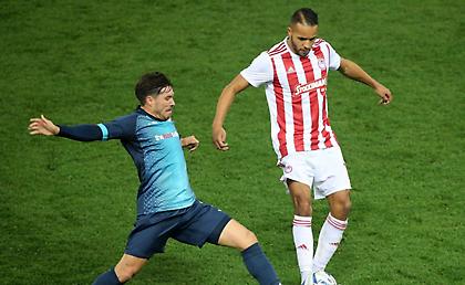 Ευχές Ολυμπιακού στον Ελ Αραμπί (pic)