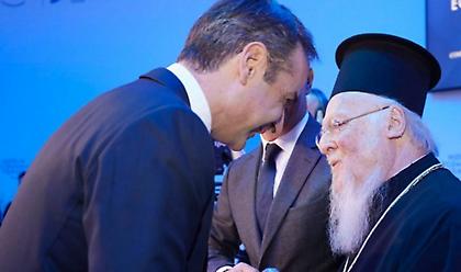 Συνάντηση Μητσοτάκη με τον Πατριάρχη Βαρθολομαίο στο Άμπου Ντάμπι