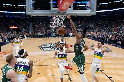 Το δώρο του Αντετοκούνμπο στον μικρό Τσάρλι (video)