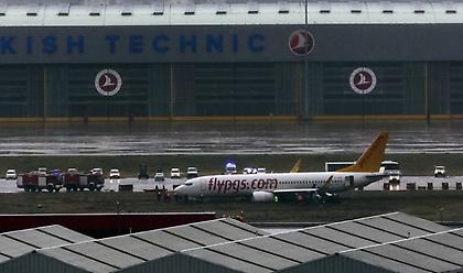 Τουρκία: Αεροσκάφος βγήκε εκτός του διαδρόμου και κόπηκε στα δύο - Δεν υπάρχουν θύματα (vid)