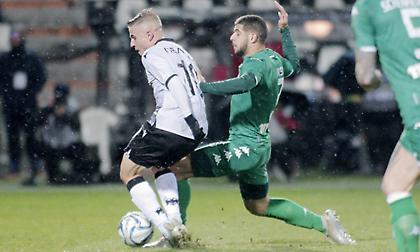 Τσορμπατζόγλου: «Ο Ινσούα ταυτόχρονα σπρώχνει τον Πέλκα και τον βρίσκει με το γόνατο»