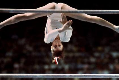 Το αγέλαστο βιονικό κορίτσι που έγινε το «πείραμα του Perfect 10»