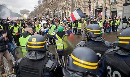 Γαλλία: Η αστυνομία απαγόρευσε τη διαδήλωση των «κίτρινων γιλέκων»