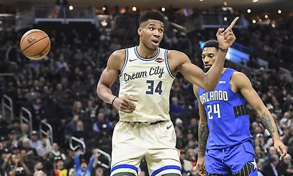 Η εμφάνιση του… σχεδόν «τριπλού» Γιάννη (video)