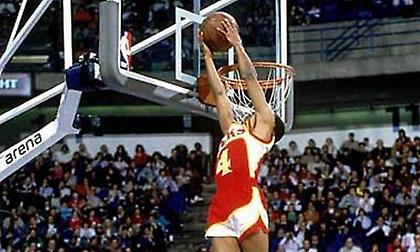 Σπαντ Ουέμπ: Ο πιο κοντός νικητής καρφωμάτων σε All – Star Game και το…. ψέμα στον Ουίλκινς! (videos