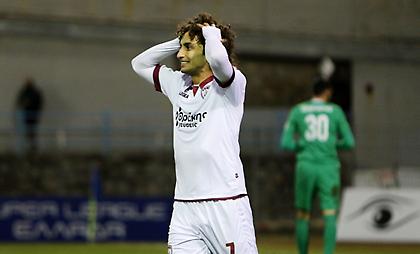 Ο Ουάρντα κάνει κόλπα με... τσίχλα (video)