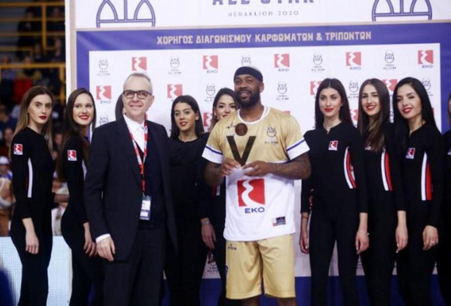 Νικητής στο διαγωνισμό τρίποντων ο Μπράουν