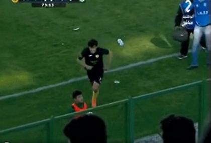 Παίκτης χτύπησε ball boy που πέταξε το παπούτσι του στην κερκίδα (video)