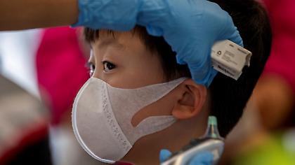 Κίνα: Πάνω από 900 νεκροί από τον κορωνοϊό - Ο πρόεδρος Σι εμφανίστηκε με μάσκα