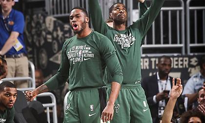 Πανευτυχής θείος ο Θανάσης Αντετοκούνμπο (pic)