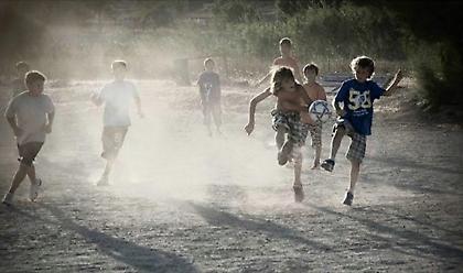 5 παιχνίδια του δρόμου που αν τα πρόλαβες, τότε είσαι πια ο θείος που κάθεται με τη νεολαία