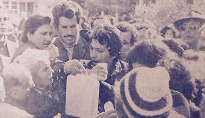 Μάχη για ένα μπουκάλι: Το παραμύθι που έγινε η πιο μαύρη σελίδα στη ιστορία του Τύπου