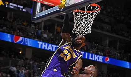 Φοβερά καρφώματα από Κόλινς, Αντεμπάγιο και Λεμπρόν στο Top 10 (video)