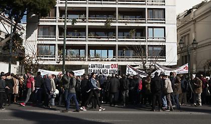 Έδιωξαν Κασιδιάρη - Λαγό από την συγκέντρωση για το μεταναστευτικό (video)