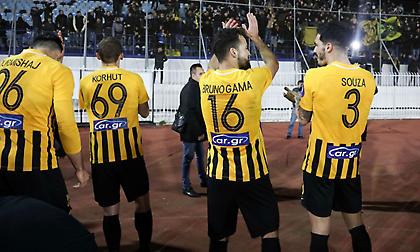 Οι πανηγυρισμοί των παικτών του Άρη μαζί με τους οπαδούς (video)