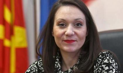 Αποπέμφθηκε η υπουργός της Β. Μακεδονίας που επανέφερε πινακίδα με το προηγούμενο όνομα