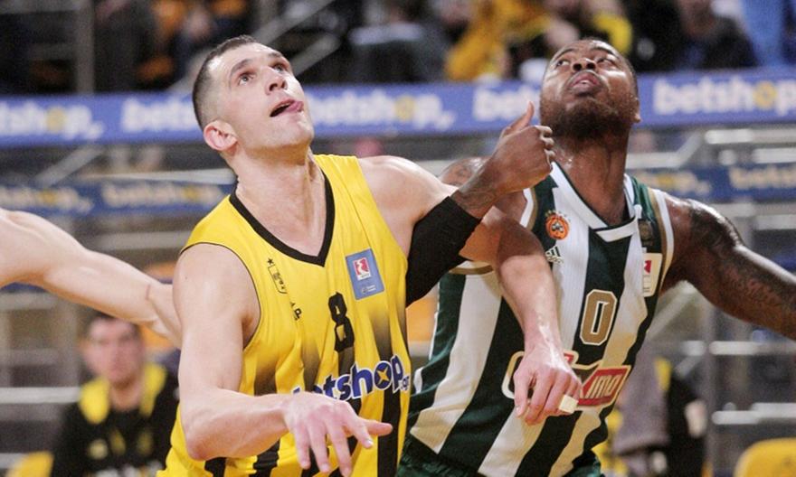 Αποχώρησε με πρόβλημα στη μέση ο Τόμας, χτύπησε και ο Γουάιλι!