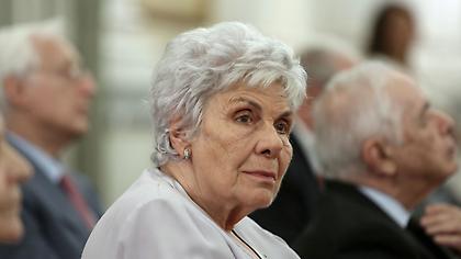 Αγωνία για την Κική Δημουλά - Παραμένει στην εντατική