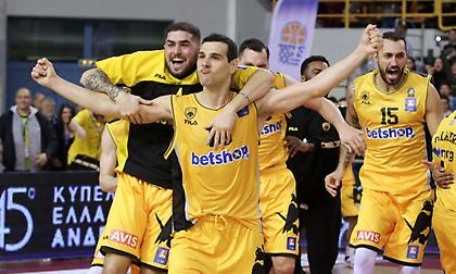 Στις 11 το βράδυ επιστρέφει στην Αθήνα η Κυπελλούχος ΑΕΚ!