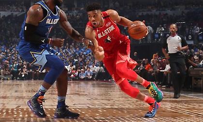 Γιάννης Αντετοκούνμπο: Τα μοναδικά All Star παπούτσια του! (photos)