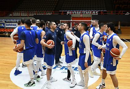 Εκκίνηση με το δεξί ψάχνει η Εθνική στα «παράθυρα»