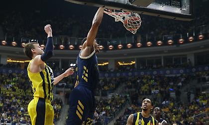 Τρομερή παράσταση της Ρεάλ, διέλυσε τη Φενέρ στην Πόλη!