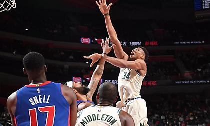 Ο Γιάννης επέστρεψε, περίπατος για τους Μπακς! (vids)