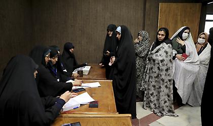 Ιράν: Υποψήφιοι που συνδέονται με τους Φρουρούς της Επανάστασης προηγούνται στις εκλογές