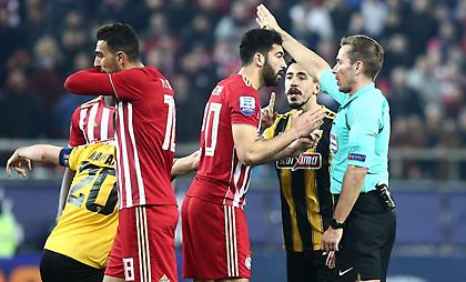 Πώς οι ξένοι διαιτητές σέβονται τον Ολυμπιακό στην Ευρώπη, αλλά όχι στο ελληνικό πρωτάθλημα;