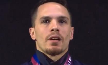 Δάκρυσε στην απονομή ο Πετρούνιας (video)