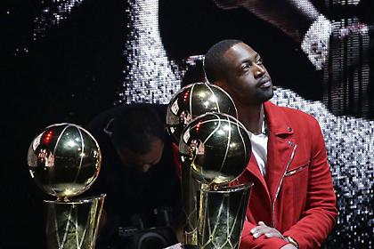 Συγκίνηση στην απόσυρση της φανέλας του Γουέιντ (video)