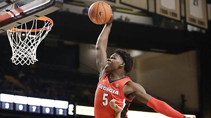 Απίστευτο κάρφωμα και buzzer beater στο NCAA (video)