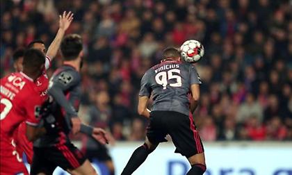 «Καθάρισε» από νωρίς και ξαναβρέθηκε στην κορυφή η Μπενφίκα