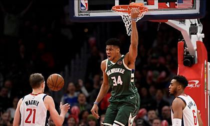 Σε κλειστό κλαμπ οι Μπακς