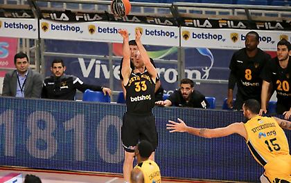 Το Ρέθυμνο αιφνιδίασε την ΑΕΚ με γκολ-φάουλ και τρίποντα (video)