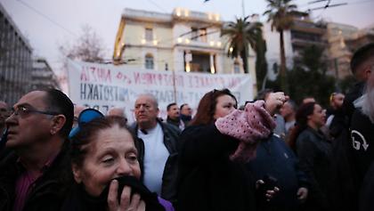 Πορεία διαμαρτυρίας για τα κλειστά κέντρα από κατοίκους νησιών κέντρο της Αθήνας