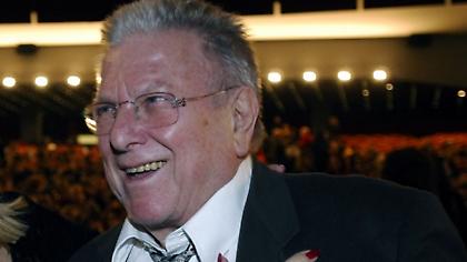 Λαϊκό προσκύνημα για τον Κώστα Βουτσά- Tην Παρασκεύη η κηδεία του