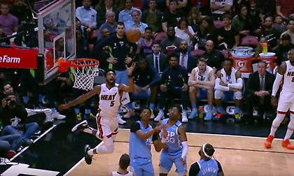 Το… περίεργο alley oop του Ντέρικ Τζόουνς στην κορυφή του Top 10 (video)