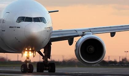 Αεροσκάφος με 200 επιβάτες επιστρέφει στη Μόσχα λόγω ρωγμής σε παράθυρο του πιλοτηρίου