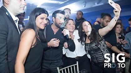 Θάνος Πετρέλης: Ντελίριο στο live tour του στην Αμερική και συγκινητικές στιγμές σε ελληνικό σχολείο