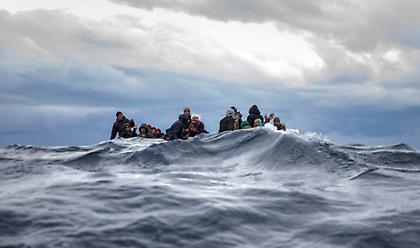 Βάρκα με 27 Αφρικανούς έπλεε ακυβέρνητη στη Βόρεια Λέσβο