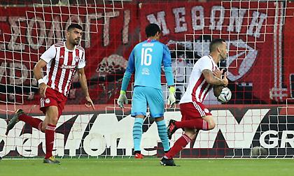 Πιάνει το κόλπο του Μαρτίνς με τους 3 χαφ, αλλά όλοι είναι στο όριο καρτών, όπως κι ο Αραμπί!