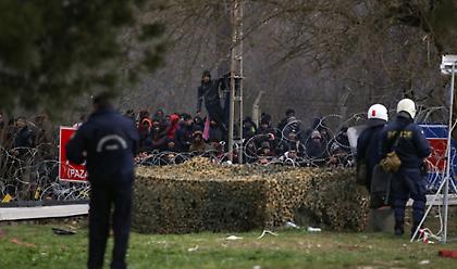 Τουλάχιστον 13.000 πρόσφυγες στα σύνορα Τουρκίας-Ελλάδας λέει ο ΟΗΕ